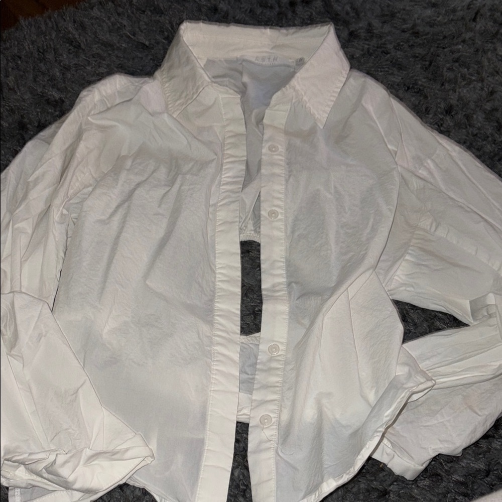 ASTR the label Crisp White Button-Up Shirt size S
